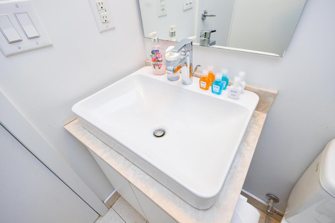 Downtown Toronto Condo Near Cn Tower, Mtcc, Rogers Center , Union Station Eksteriør bilde